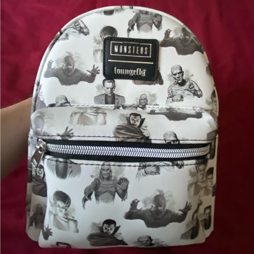 🧛🏻‍♂️ UNIVERSAL MONSTERS ICONS 🧛🏻‍♀️ LOUNGEFLY MINI BACKPACK - Picture 8 of 13